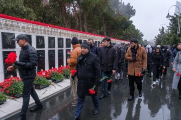 “İrəli” gəncləri 20 Yanvar faciəsi qurbanlarını anıblar
