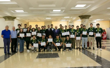 Siyasi elmlər və diplomatiya üzrə yay məktəbi başa çatıb