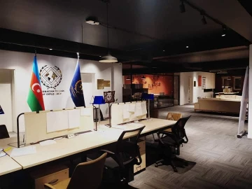 Yüksək  xidmət  haqqı ilə İngilis  dili müəllimləri  işə götürülür