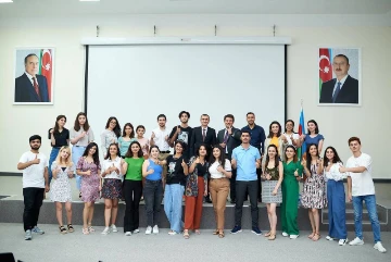 Tələbə və məzunlara layihələrin yazılması istiqamətində təlim keçirilib